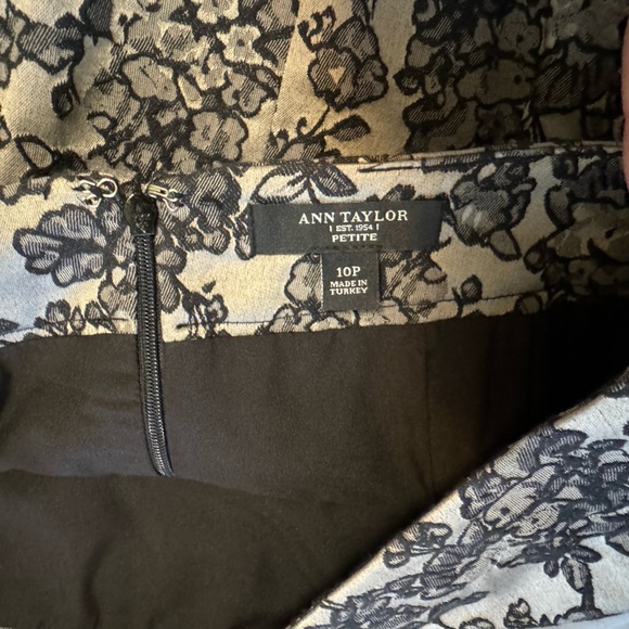 Ann Taylor Gray Floral Jacquard Skirt - Picture 5 of 6